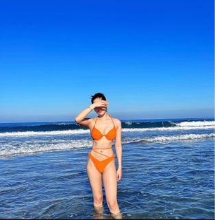 (Category: ) located in . Submitted by samschicwardrobe (Listing ID 1271901142, Image 1). Description: .