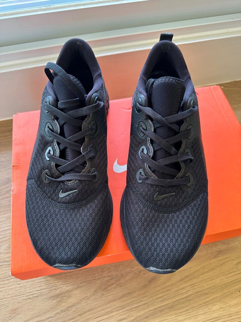 Original NIKE Legend React size: Mens 8.5 Wms 10 (Category: Sneakers) located in Caloocan City. Submitted by _preloved_bb (Listing ID 1269055829, Image 2). Description: Condition: 9.5/10 no since of scratches on the sole/heel part Bought at Japan 2021.