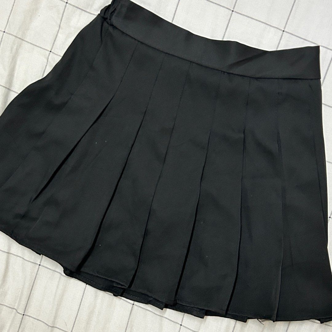 Black Pleated Skirt, Women's Fashion, Bottoms, Skirts on Carousell