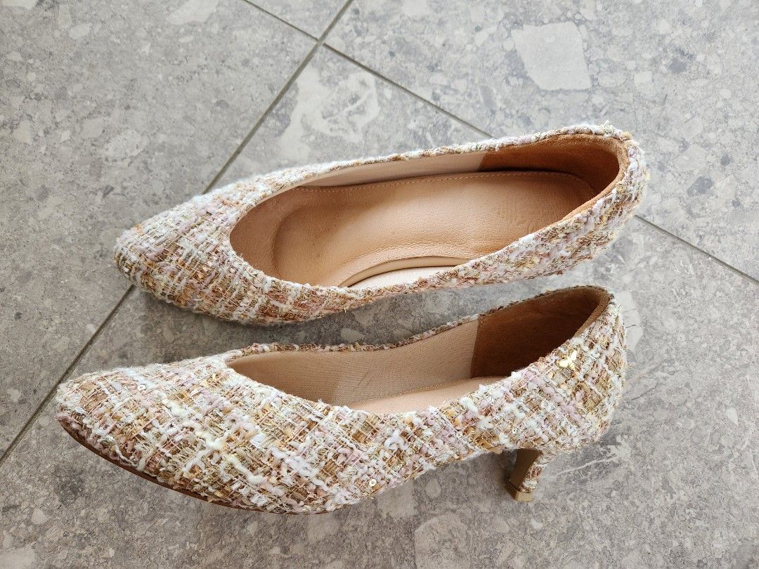 Real leather heels. Very soft inside