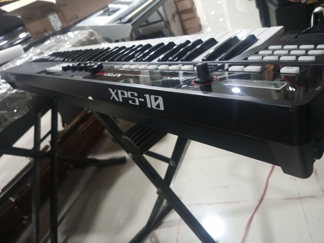 ROLAND XPS 10 expandable synthesizer, Musik & Media, Alat di Carousell