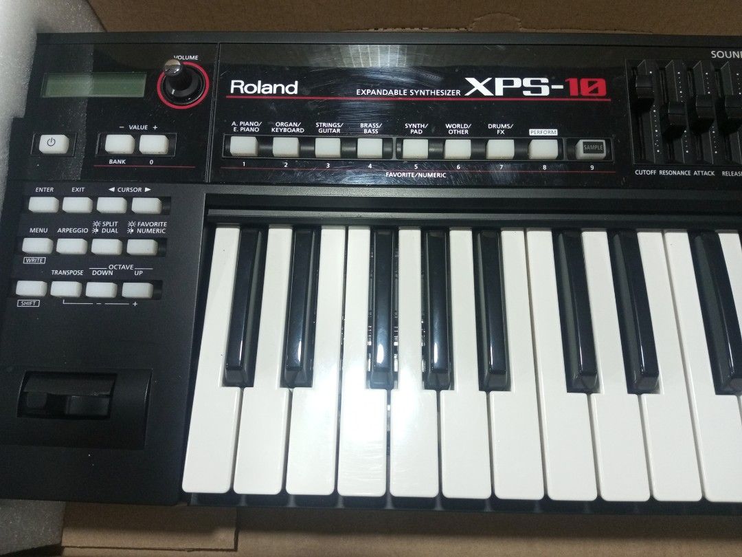 ROLAND XPS 10 expandable synthesizer, Musik & Media, Alat di Carousell