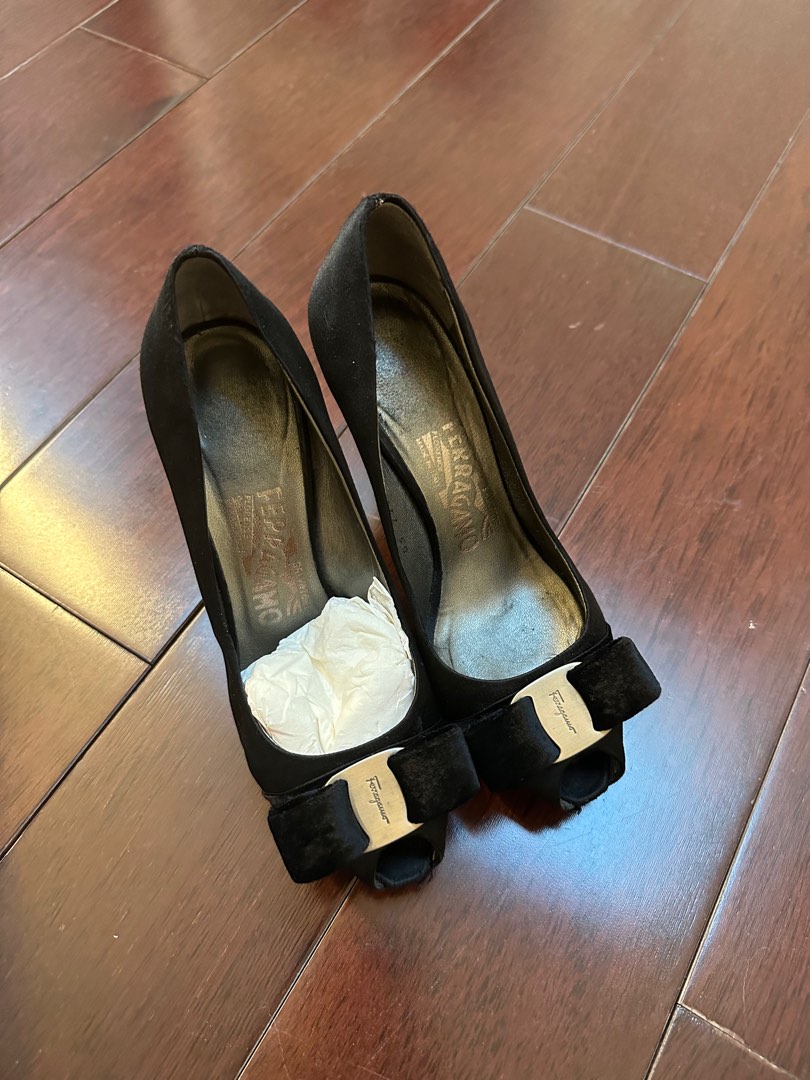 Salvatore ferragamo grazia heels, Fesyen Wanita, Sepatu di Carousell