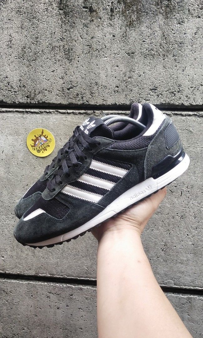 Sepatu adidas top zx 700
