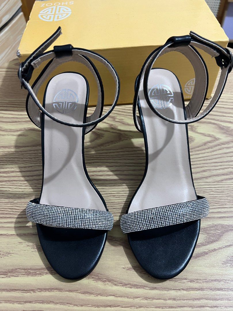 Shooz 3 inches Sandals (Category: Heels) located in Makati City. Submitted by leeeon20 (Listing ID 1271791589, Image 2). Description: 3 inches Bought from landmark makati Used once in YEP Good as new Size 5.