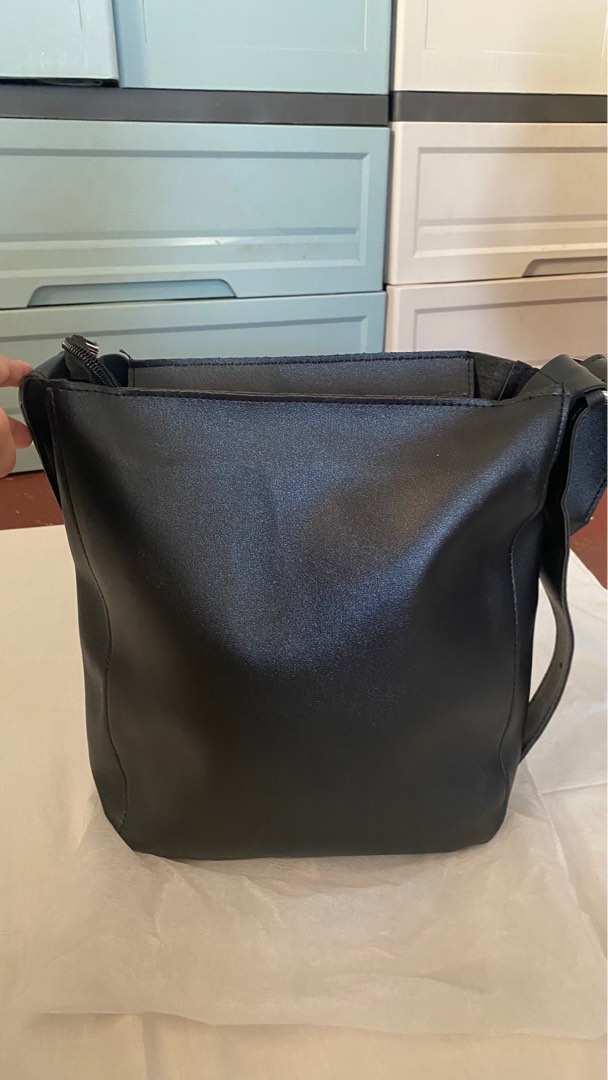 shoulder bag black, Women's Fashion, Bags & Wallets, Tote Bags on Carousell