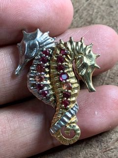 Sterling silver 925 seahorse vermeil with red gemstone(garnet?)