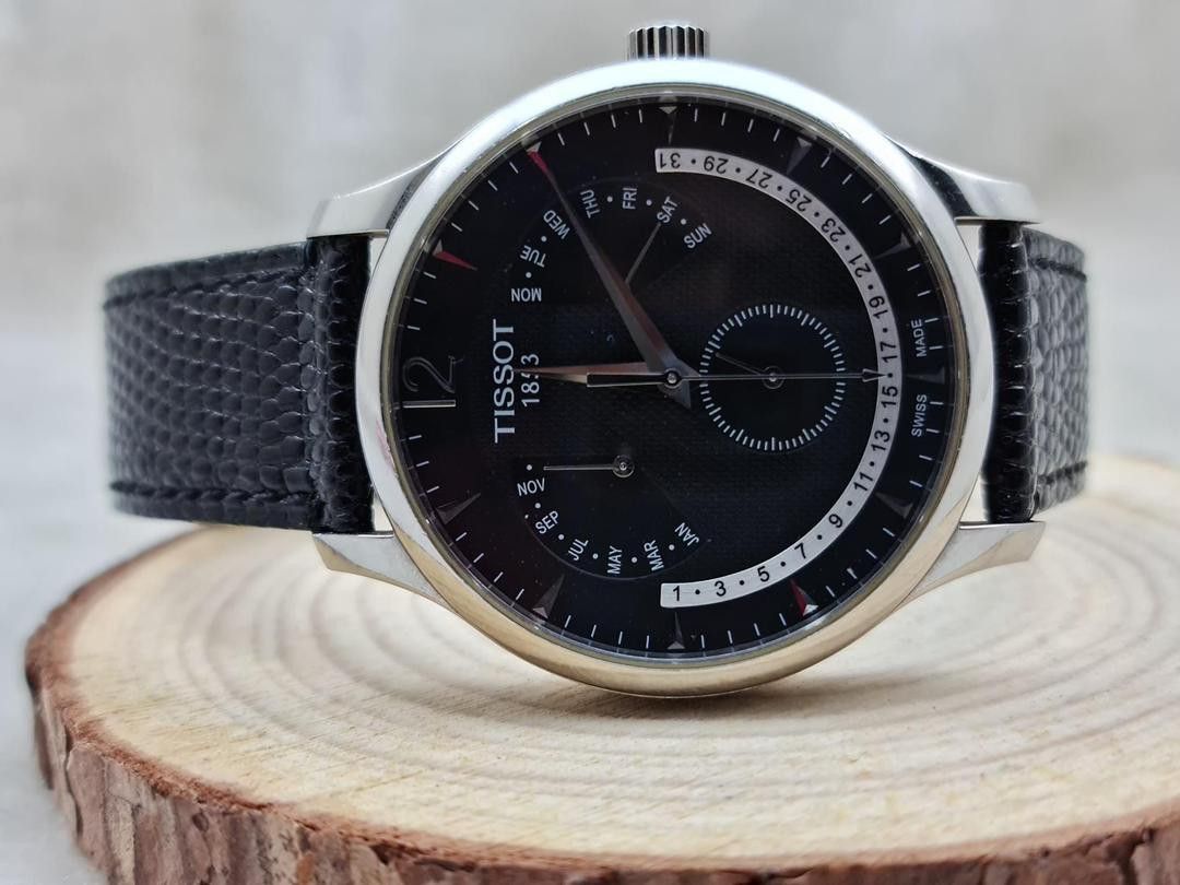 Tissot silver hotsell black dial 776