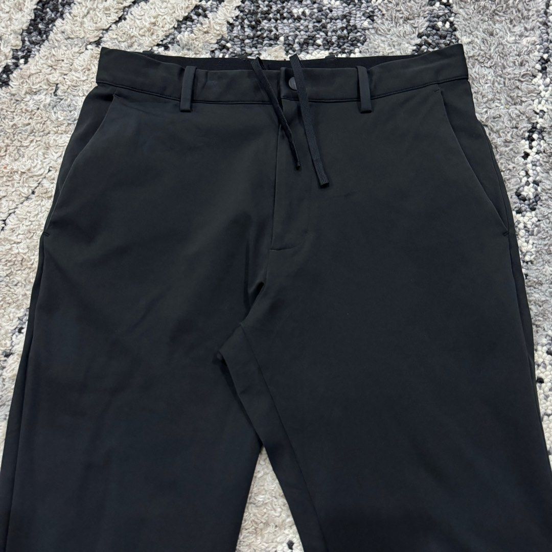 Uniqlo Smart Shorts in Black, Women's Fashion, Bottoms, Jeans & Leggings on  Carousell