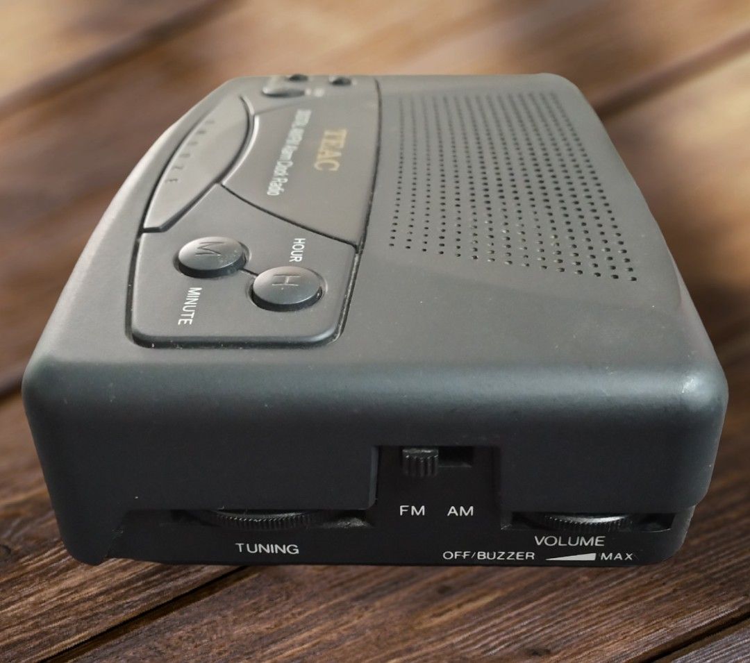 Vintage Teac Digital AM/FM Alarm Clock Radio (CRX21), Audio, Portable