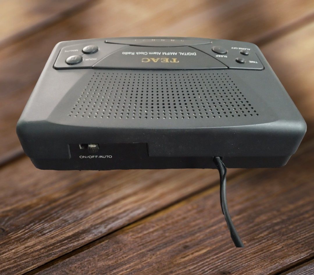 Vintage Teac Digital AM/FM Alarm Clock Radio (CRX21), Audio, Portable