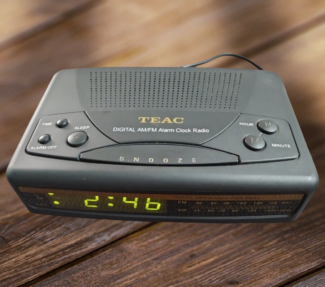 Vintage Teac Digital AM/FM Alarm Clock Radio (CRX21), Audio, Portable