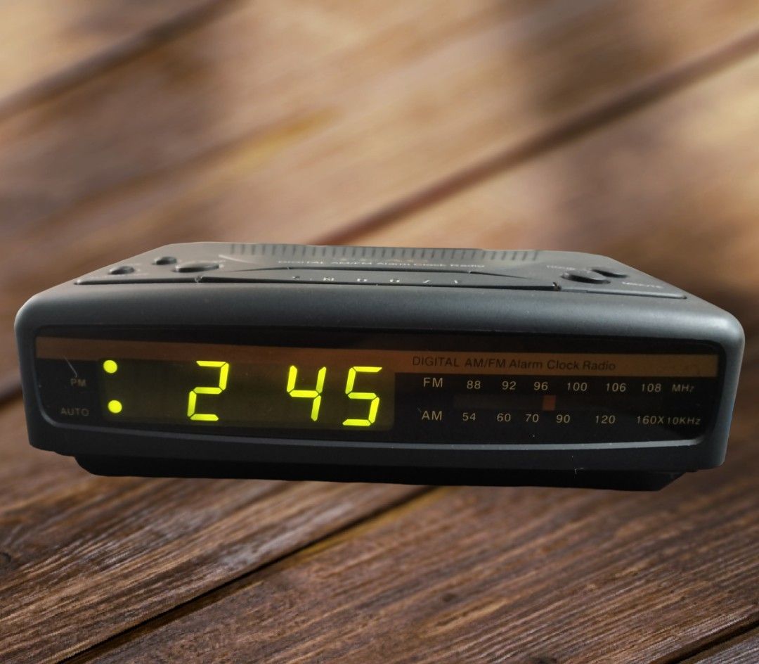 Vintage Teac Digital AM/FM Alarm Clock Radio (CRX21), Audio, Portable