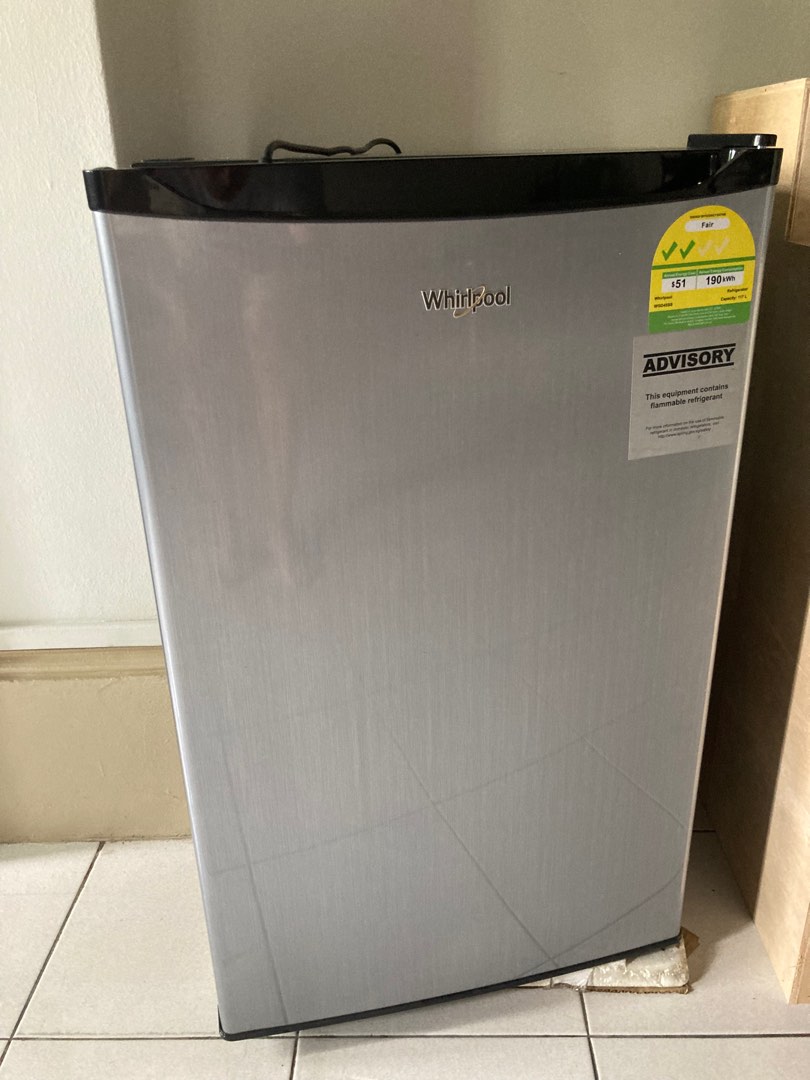 Whirlpool Mini Fridge/ Bar Fridge, TV & Home Appliances, Kitchen