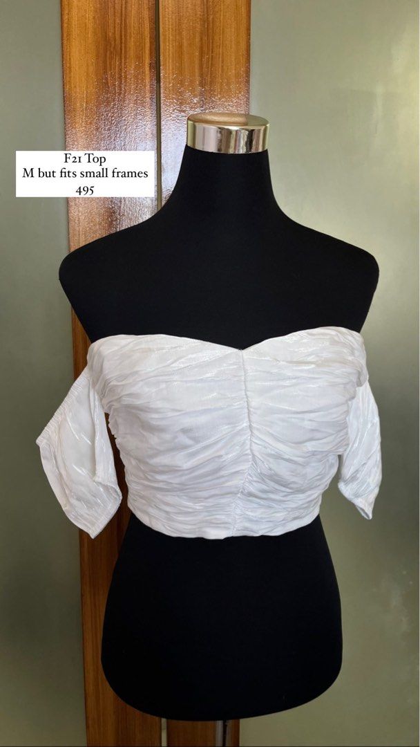 White Off Shoulder Top (Category: Blouses) located in Cebu City. Submitted by makeupmonster13 (Listing ID 1271901089, Image 1). Description: .