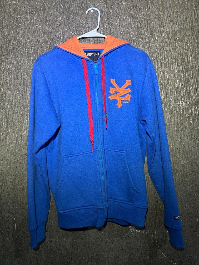 Authentic Zoo York Jacket/Hoodie (Category: Coats, Jackets and Outerwear) located in Pasig City. Submitted by therainbowcorner (Listing ID 1272167521, Image 1). Description: Size :Medium No issues Good as New Fits up to Large.