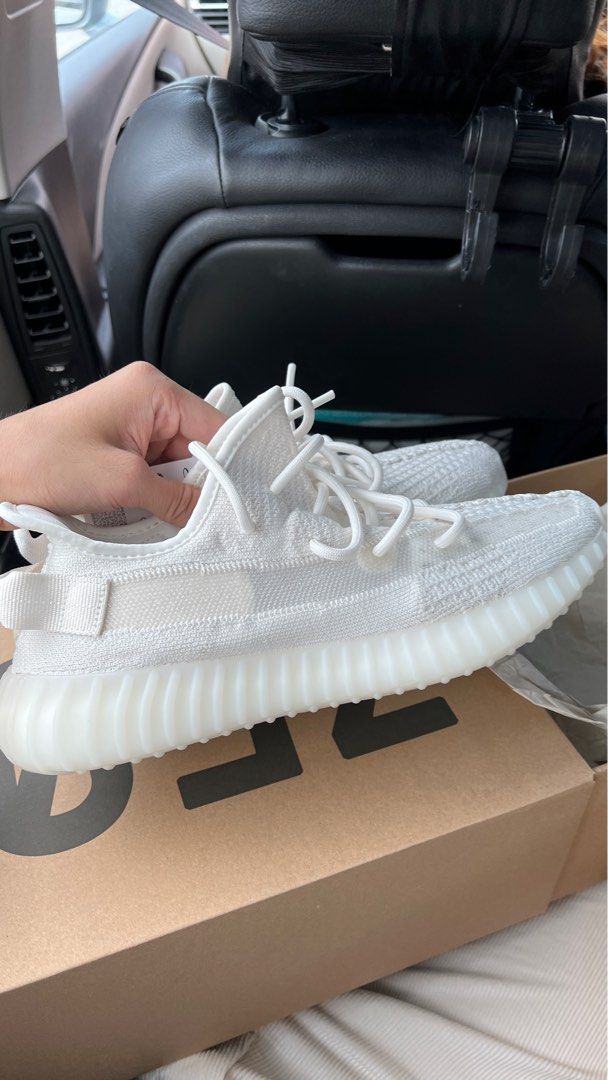 BRAND NEW RECEIPT YEEZY 350 V2 BONE