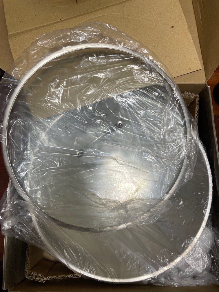 Brand new Royal VKB Wok 36cm with Lid, Furniture & Home Living ...