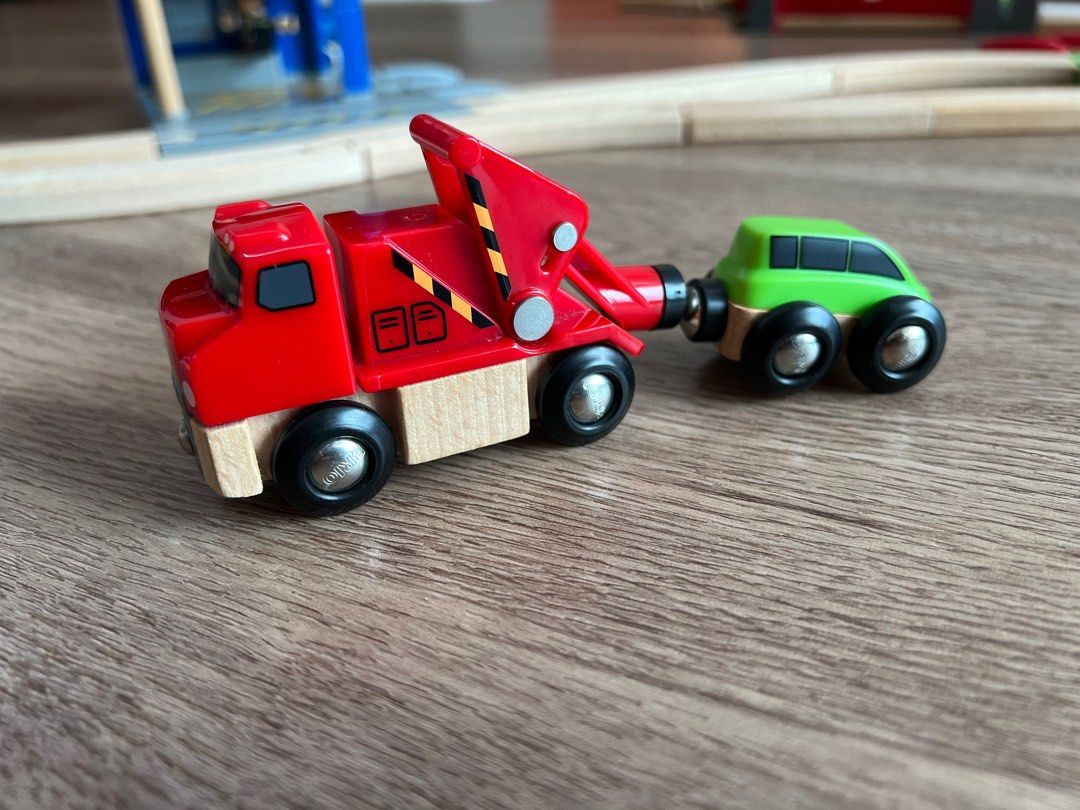 Brio shop tow truck