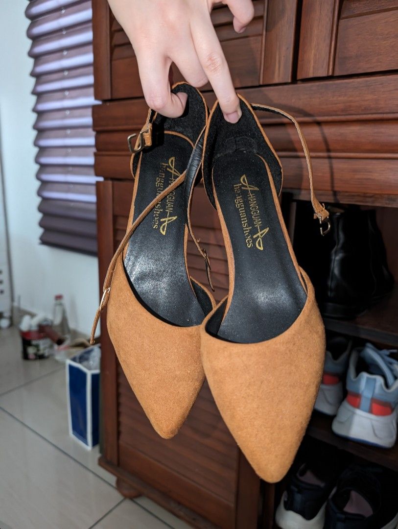 Crown vintage hot sale valentinaa pump