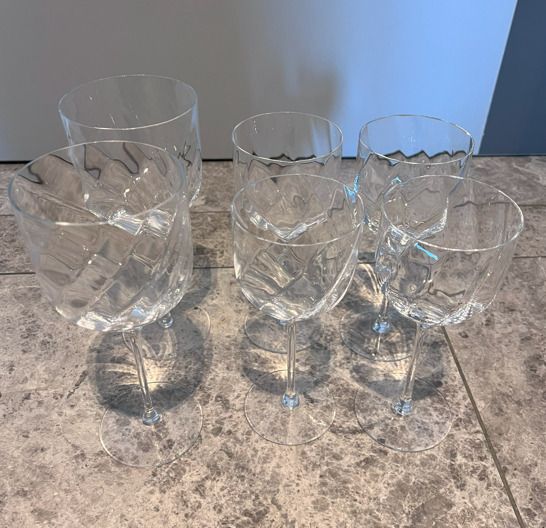 CB2 Wave Wine glasses set of 6 2 x red and 4 x white