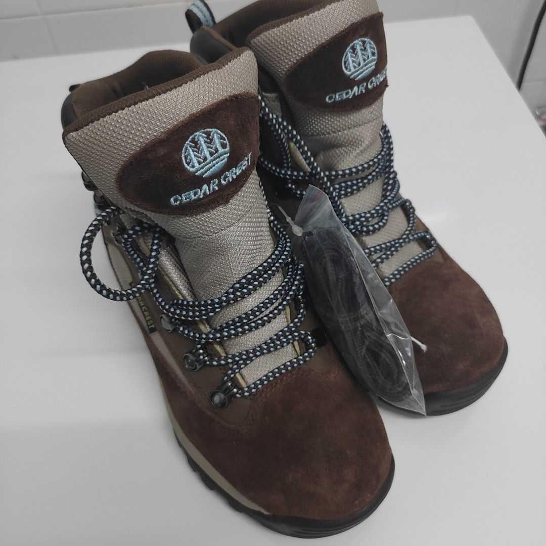 Cedar boots top