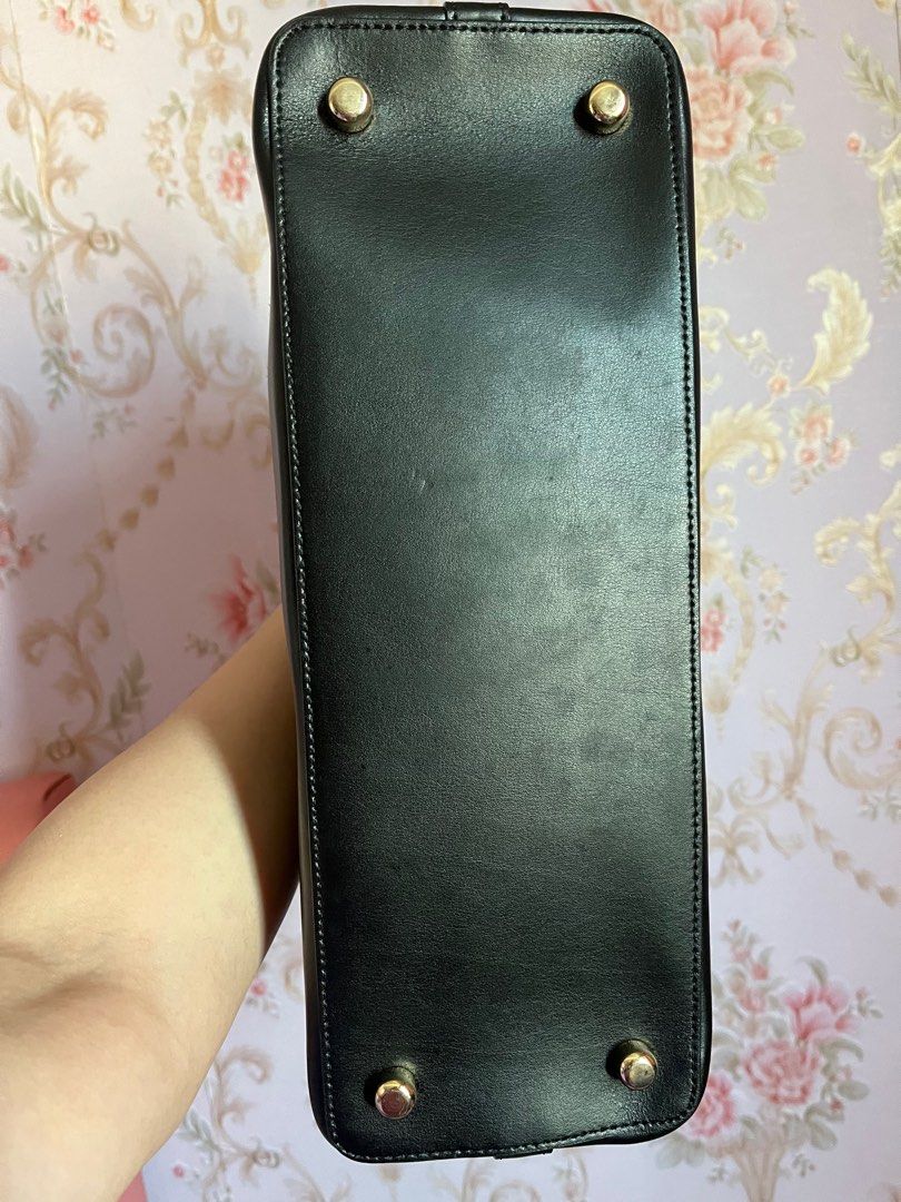 Coach Sierra brown satchel - no sling (Category: Luxury Bags & Wallets) located in Makati City. Submitted by suit_yourslf (Listing ID 1272124213, Image 3). Description: ‼️ PM FOR SURE BUYERS ONLY ‼️ DO NOT ASK IF AVAILABLE. IF THIS IS POSTED IT MEANS IT IS STILL AVAILABLE • original • hardwares - in very good condition, no tarnishing • clean interior • flaw: a bit deformed due to storage (seldom used) but I think this can be fixed if used often. 