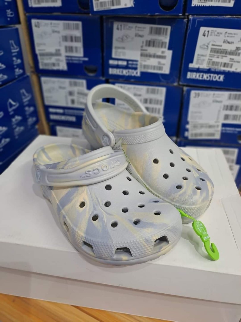 crocs marble womens 5/6 onhand, Women's Fashion, Footwear, Slippers and ...