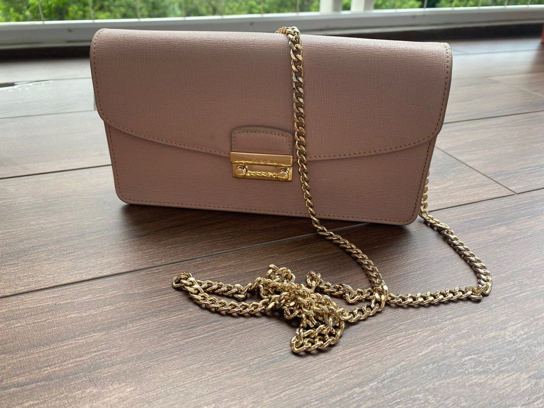 Furla wallet on chain