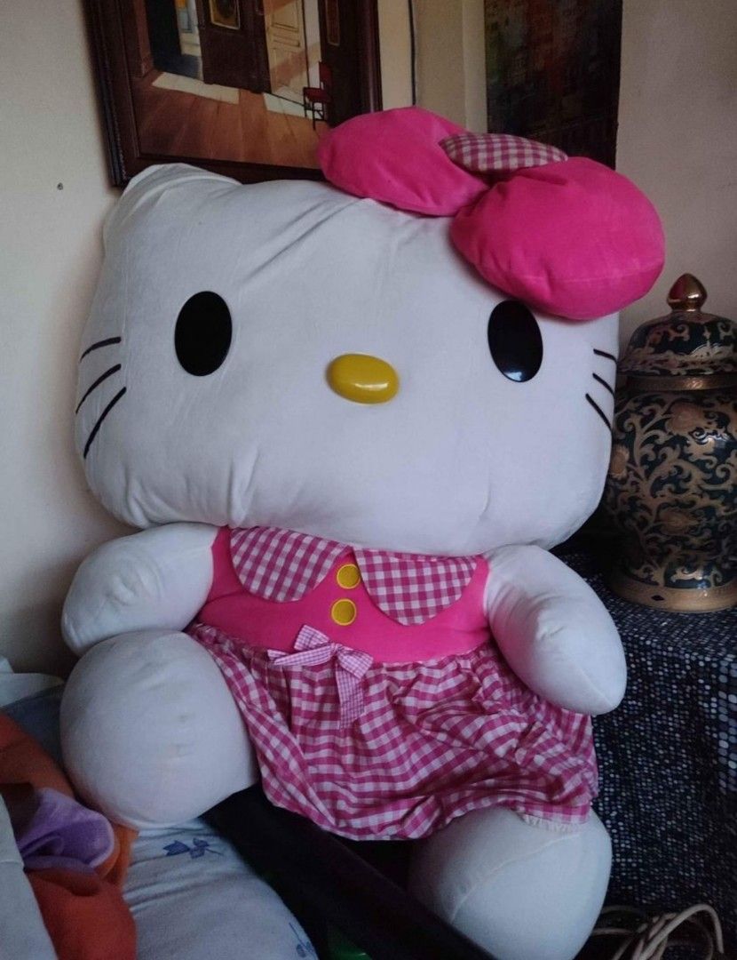 [FREE SHIPPING] Giant Hello Kitty Stuff Toy (3ft) (Category: Plushies & Soft Toys) located in Santa Rosa. Submitted by meggylrxc (Listing ID 1271997709, Image 2). Description: >> 3'4 laki niya po >> no issue >> hindi madumi masyado Loc: Sta. Rosa, Laguna FREE SHIPPING VIA J&T you can contact me; - directly here - facebook account: Meg Lagrama - or cellphone number: 09763717582 thank youuu!! you can also drop me an offer, baka mapagkasunduan natin