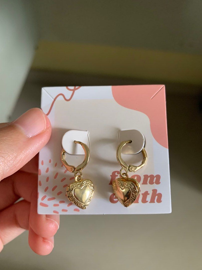 Gold locket cheap with earrings