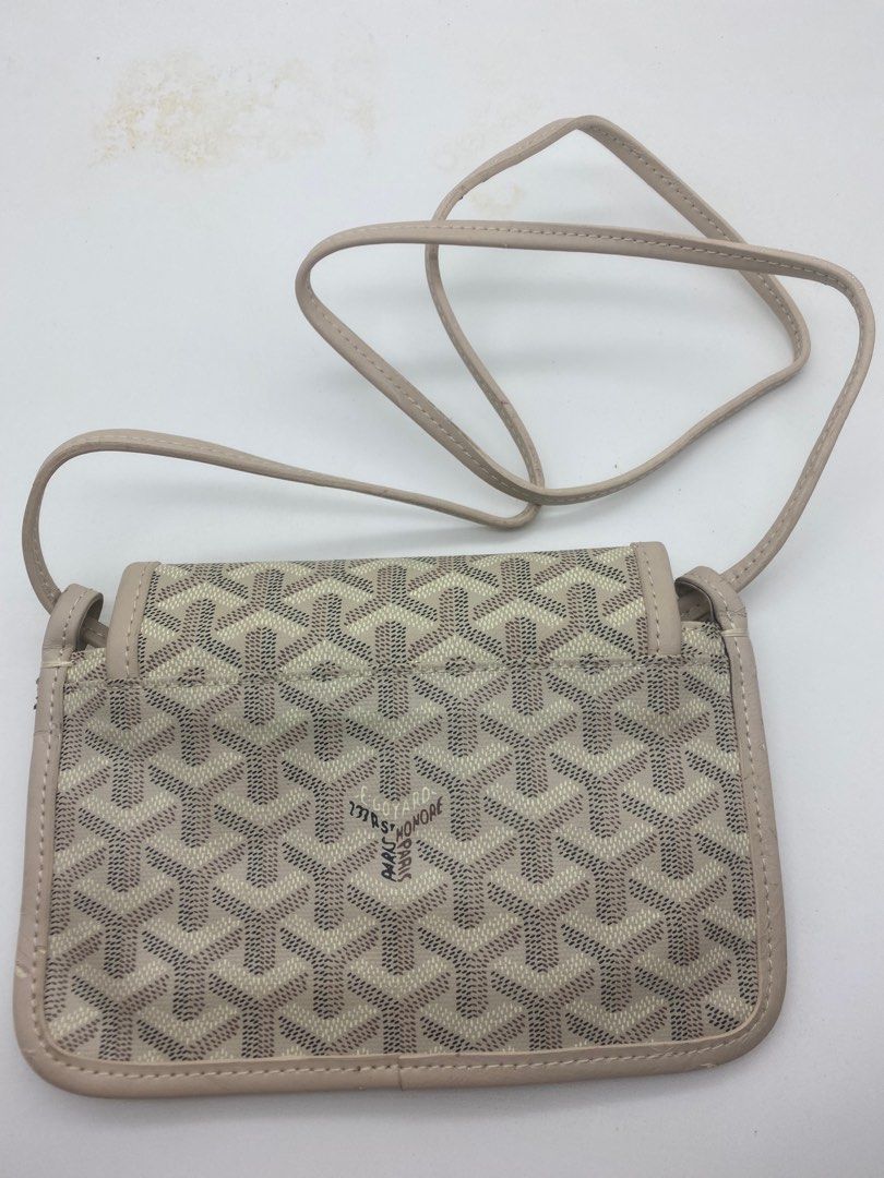 GOYARD PLUMET😍 (Category: Luxury Bags & Wallets) located in Bacolod City. Submitted by chuchaystuffs (Listing ID 1272242013, Image 2). Description: Signs of use looks good Pro self authentication is advised. Super mahal po nito pag cni werte winner Kayo dito ...