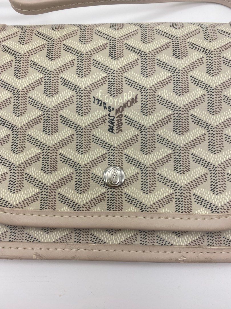 GOYARD PLUMET😍 (Category: Luxury Bags & Wallets) located in Bacolod City. Submitted by chuchaystuffs (Listing ID 1272242013, Image 3). Description: Signs of use looks good Pro self authentication is advised. Super mahal po nito pag cni werte winner Kayo dito ...