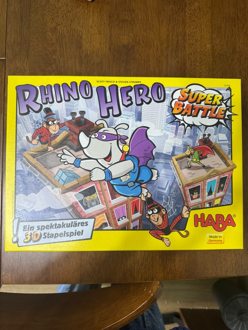 Conociendo Rhino Hero 