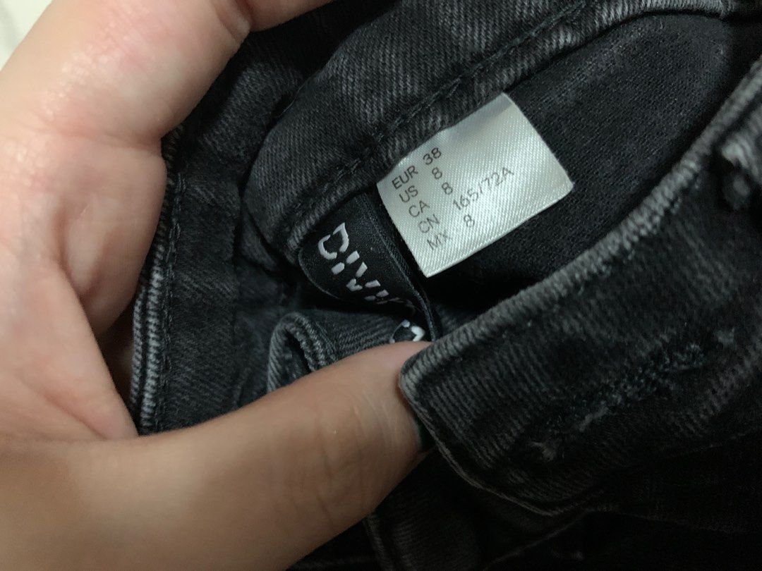 H&M black floral ripped jeans (Category: Jeans) located in Quezon City. Submitted by shopdrop.mnl (Listing ID 1272186231, Image 3). Description: high waist decluttering fits S-M pickup cubao area :).