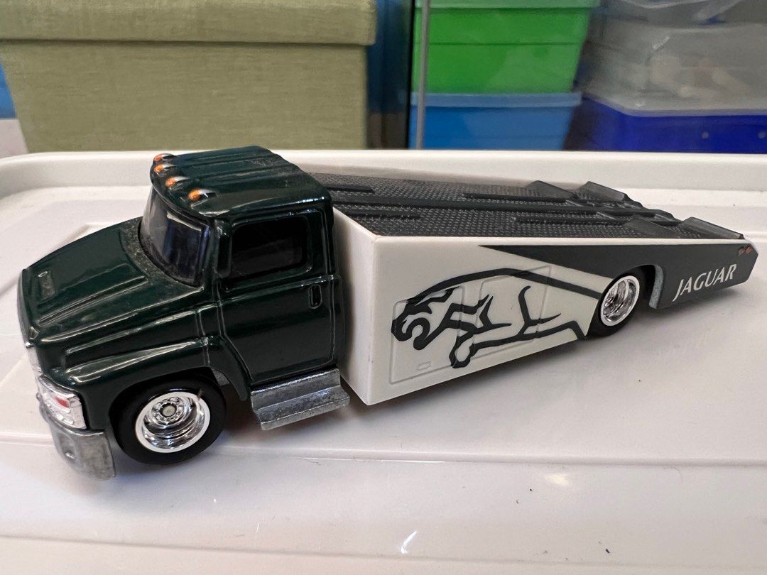 Hot wheels team transport jaguar top