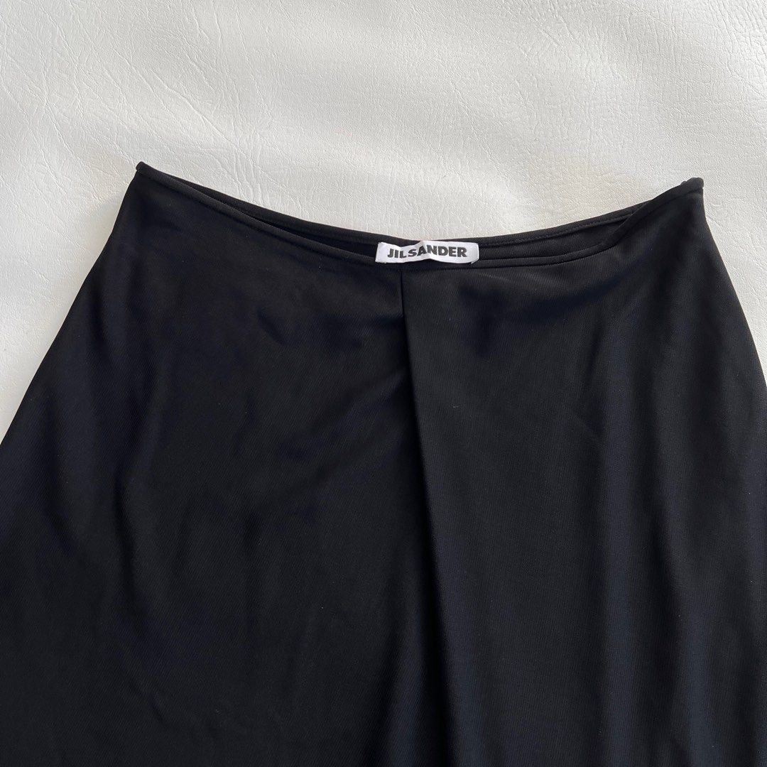 Jil Sander Asymmetric Skirt (Category: Luxury Apparel) located in Pozorrubio. Submitted by judyayaya (Listing ID 1271943849, Image 3). Description: 34 on tag Fits 25-26 Length – 21.5 Width – 13.