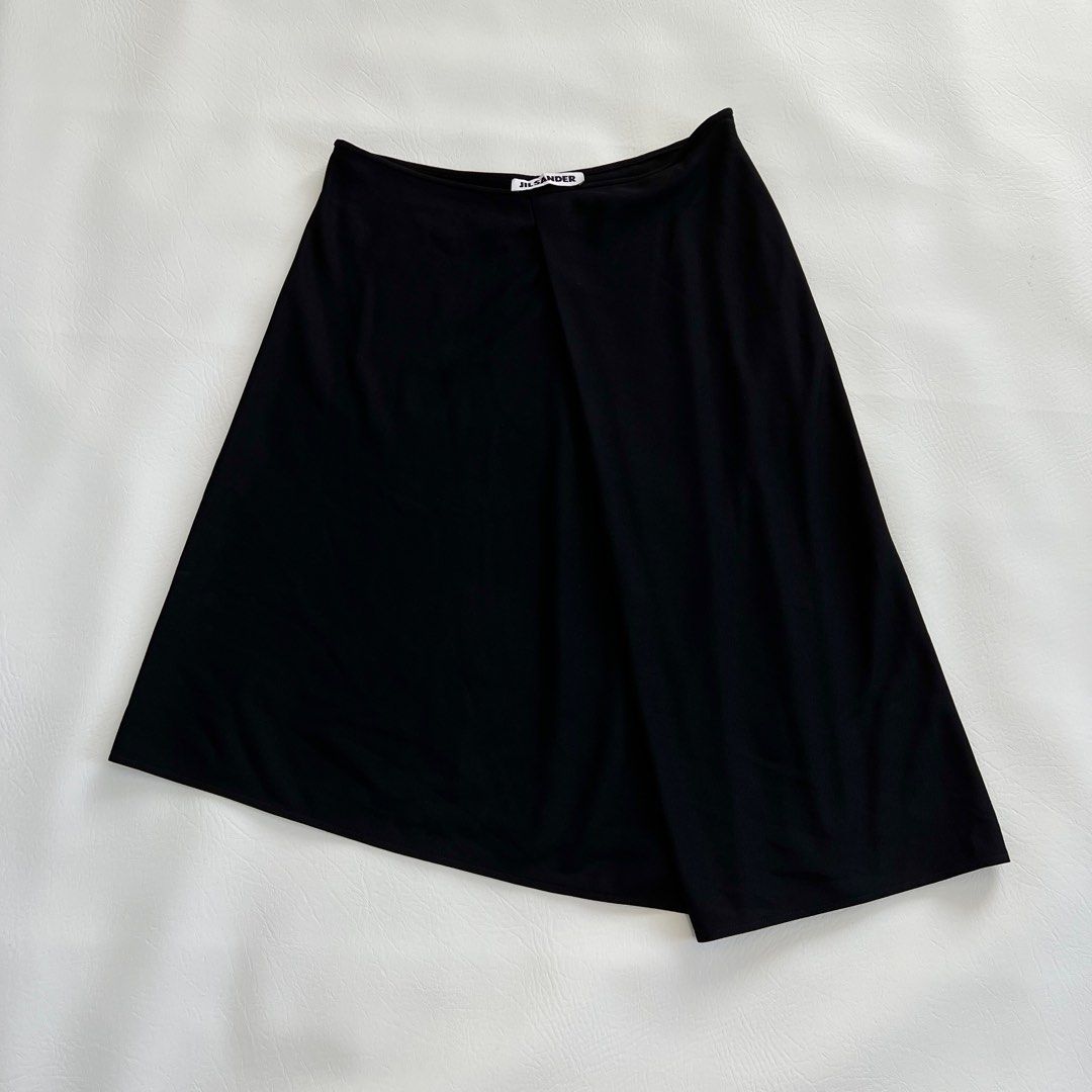 Jil Sander Asymmetric Skirt (Category: Luxury Apparel) located in Pozorrubio. Submitted by judyayaya (Listing ID 1271943849, Image 2). Description: 34 on tag Fits 25-26 Length – 21.5 Width – 13.