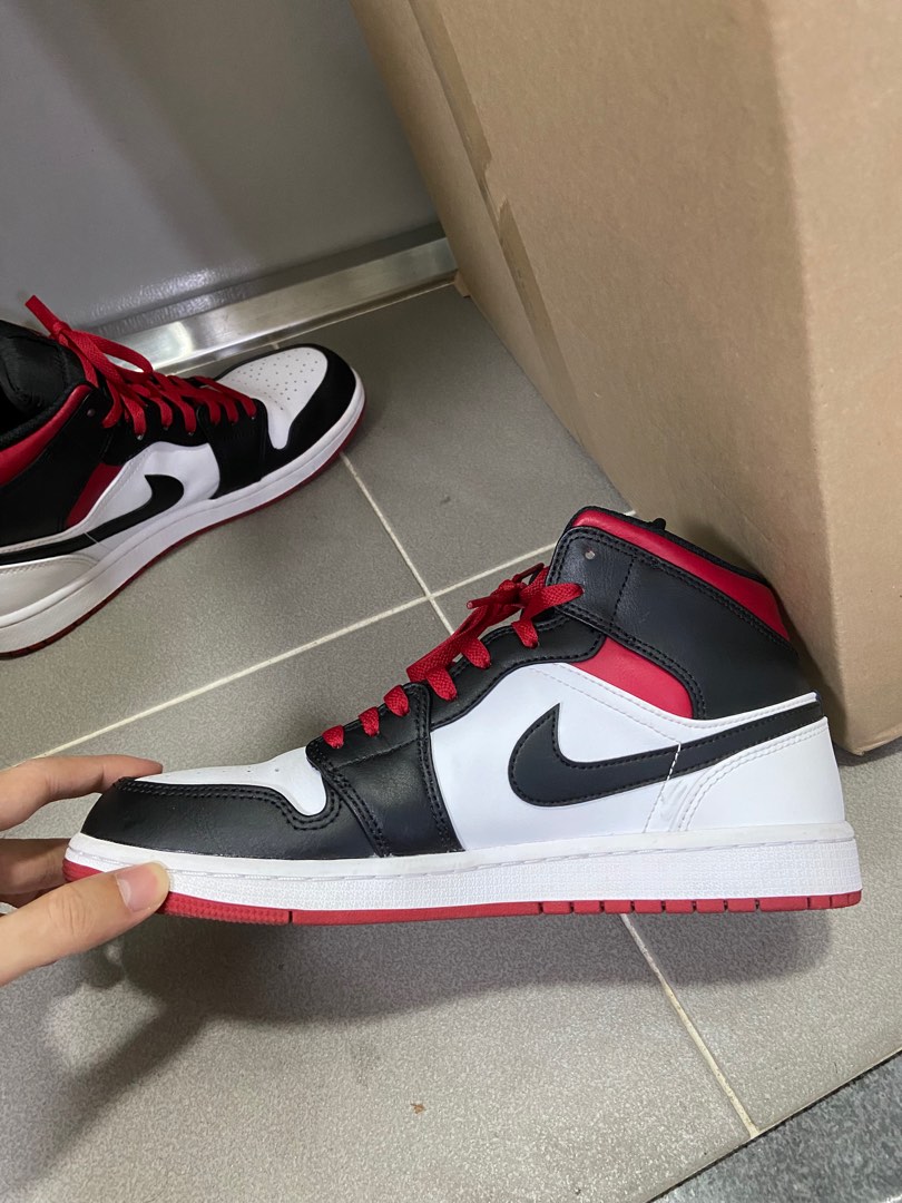 mids jordan 1 on feet