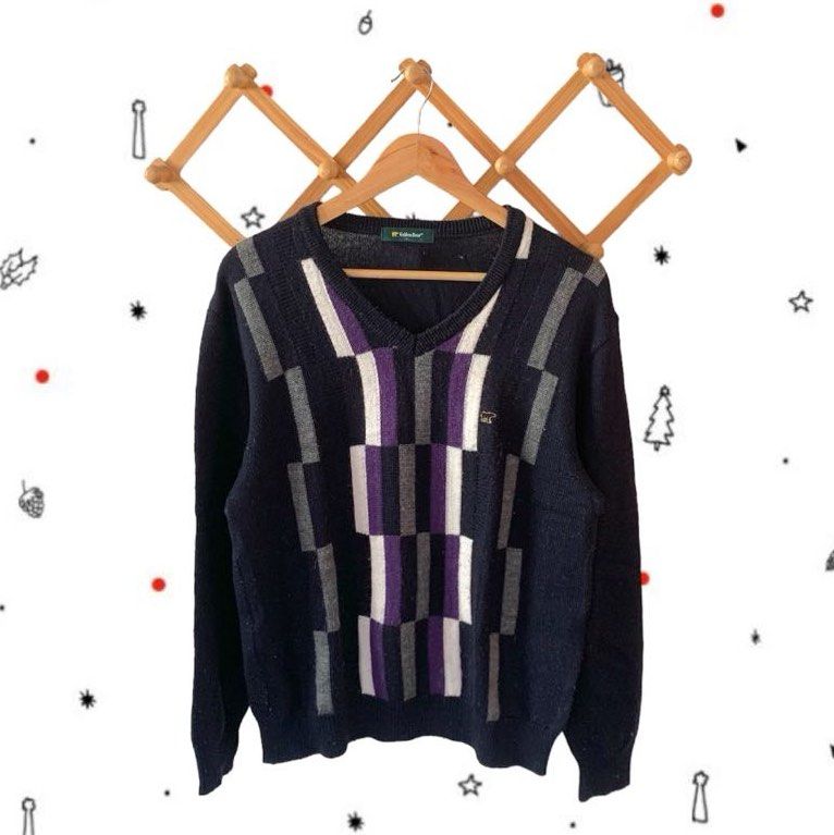 knitted acrylic sweater (Category: Longsleeves) located in Manila. Submitted by chandyyyyyyy (Listing ID 1272186240, Image 1). Description: lints.