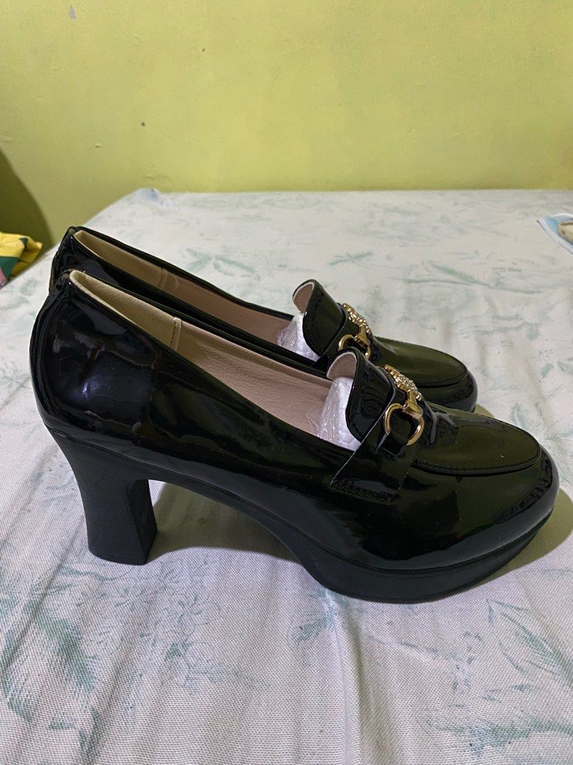 Ladies Shoes Size 9