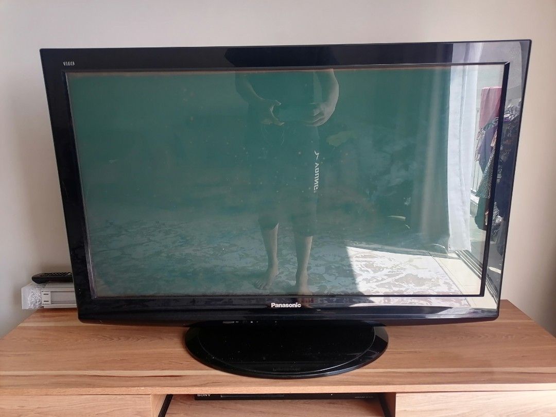 LCD TV PANASONIC VIERA 42", TV & Home Appliances, TV & Entertainment
