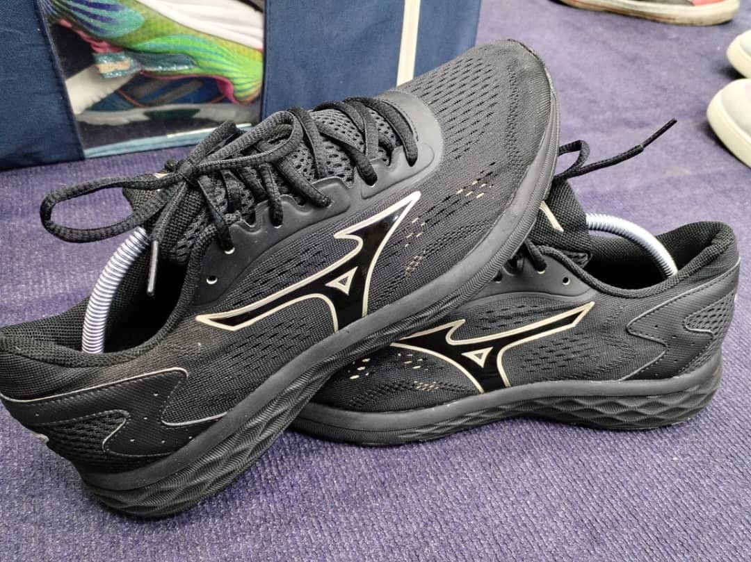 Mizuno Triple Black 9UK 43eur 28cm Sports Equipment Other Sports