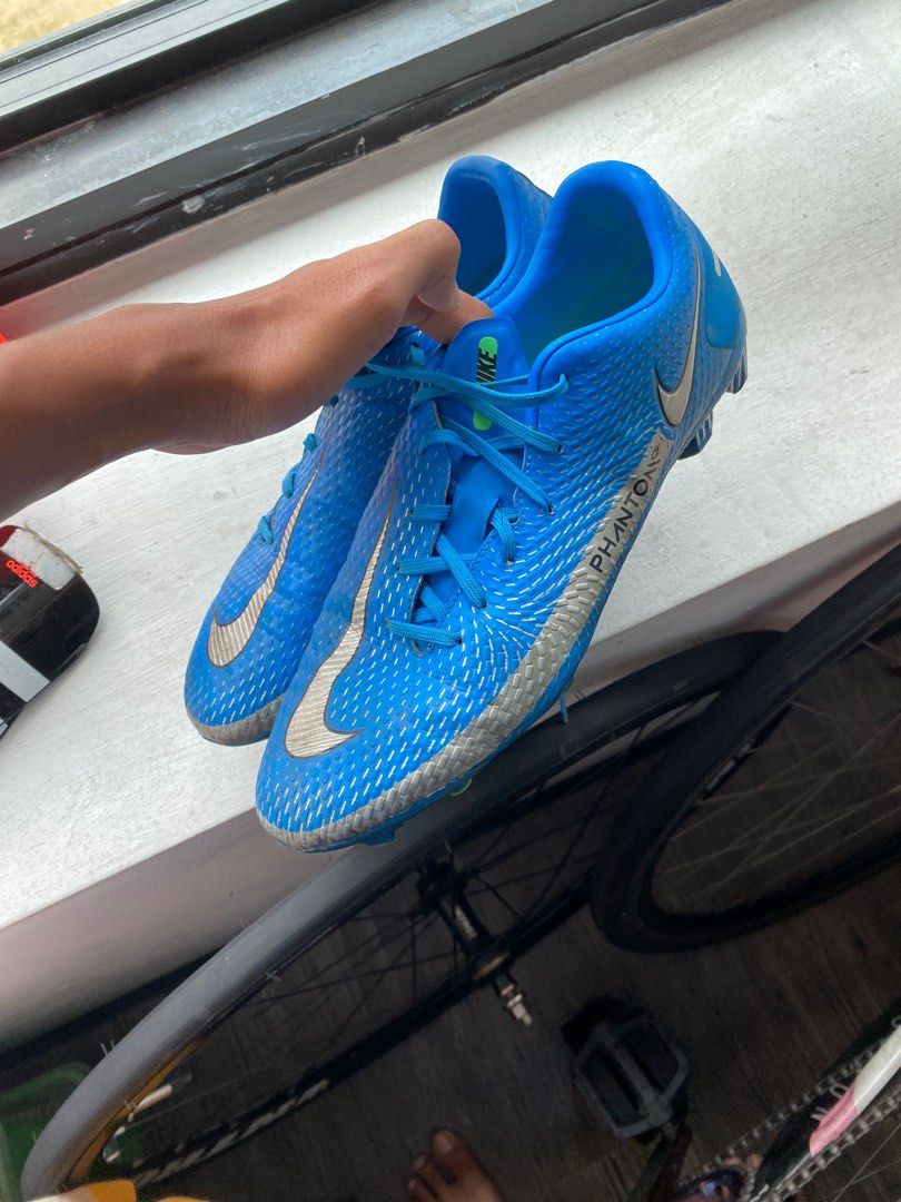 nike phantom football boots