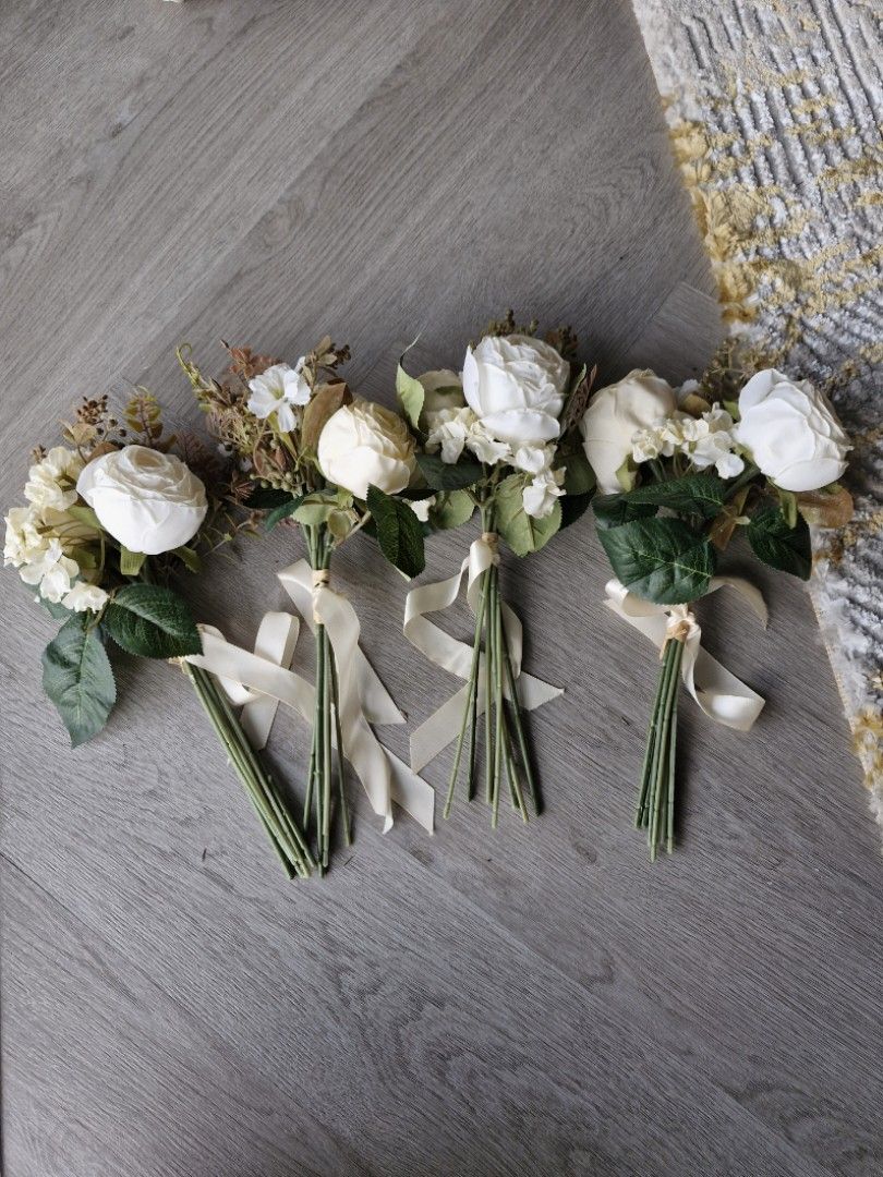 Realistic looking fake flowers, Hobbies & Toys, Stationery & Craft