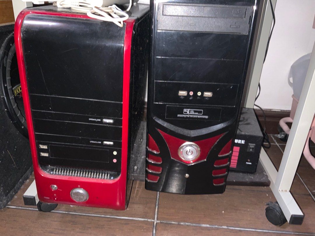 SET Desktop PC/ Computer (Category: Desktops) located in Bulacan. Submitted by declutterwitharia (Listing ID 1271981868, Image 2). Description: Set: - 1 HP monitor - 1 CPU - 1 keyboard - 1 mouse still working, home use Can give as set or by part. PM if interested ☺️ RFS: need funds .