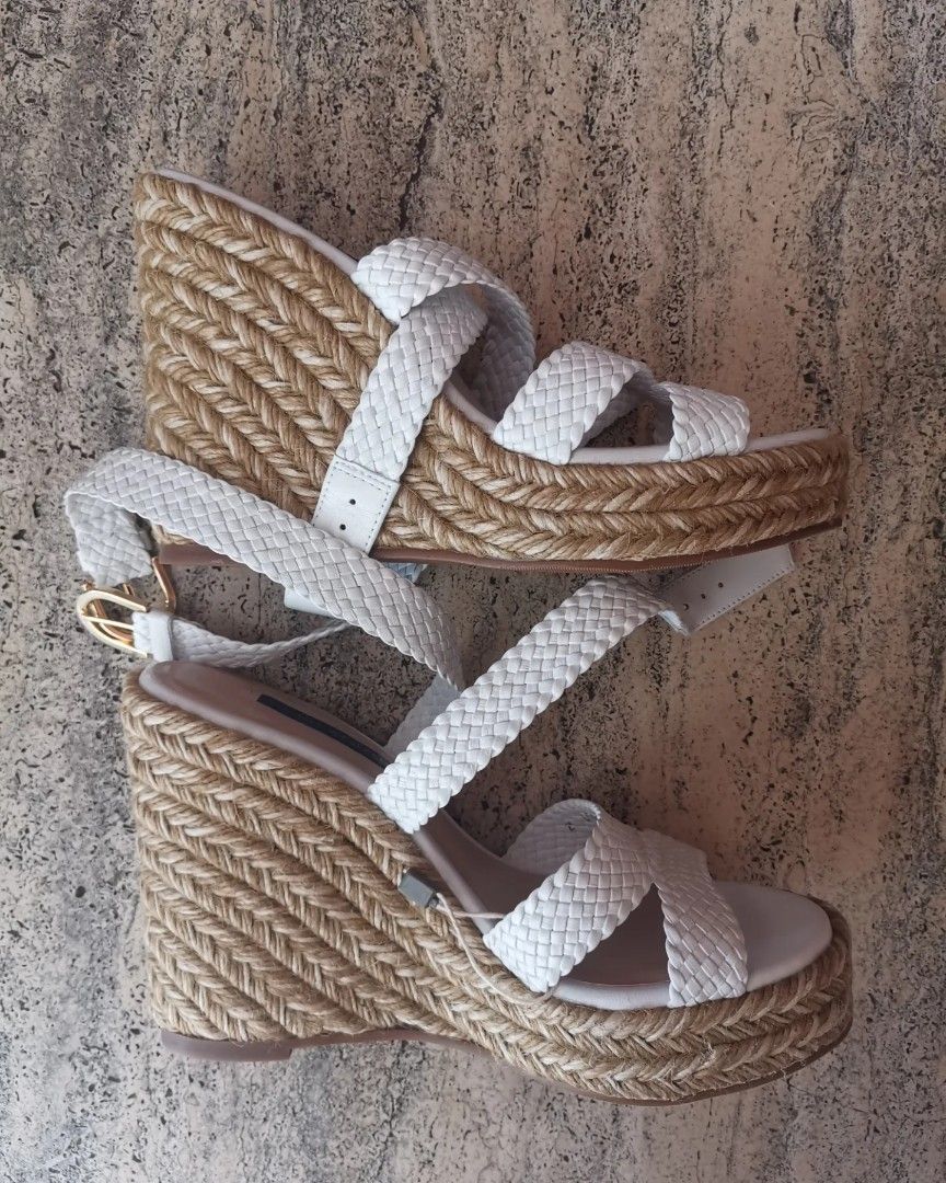 Stuart Weitzman elsie wedge 6.5 Women s Fashion Footwear Wedges