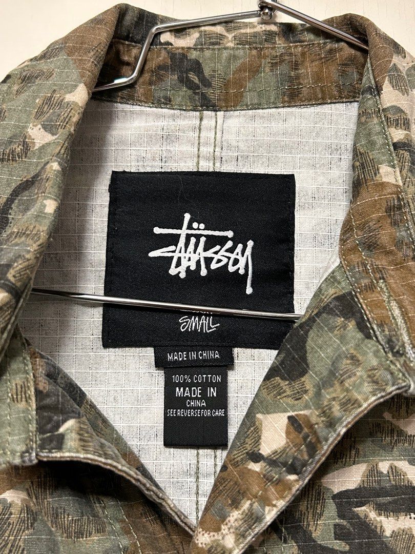 Stussy camo jacket, 男裝, 外套及戶外衣服- Carousell