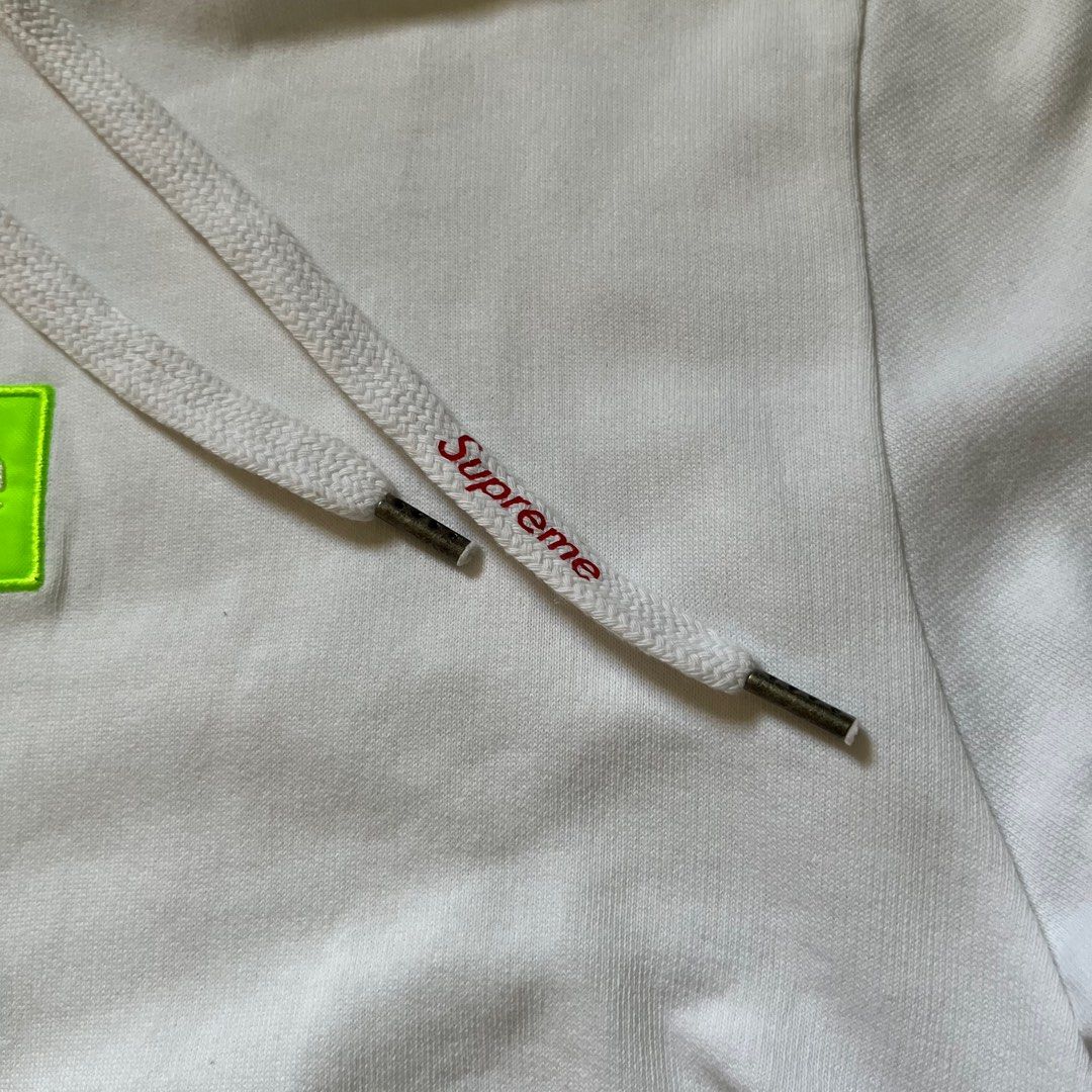 Supreme Box Logo Hoodie (Category: Hoodies) located in Paranaque City. Submitted by declutteringstuff (Listing ID 1272052571, Image 3). Description: Supreme Box Logo Hoodie 21 x 25 Medium 10/10 condi pass as bnew to, CLEAN AF HEAVYWEIGHT! ganda ng bagsak pag suot Full embroidered Centered Box Logo 750php.