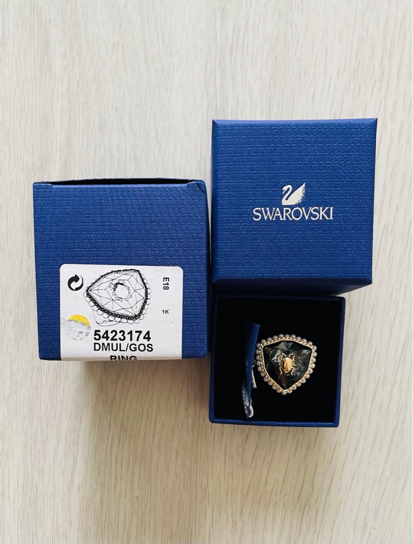 Swarovski shop magnetic ring